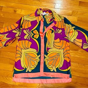 BEAUTIFUL ZARA WOMAN NWT SS22 PRINTED SHIRT WITH POCKET AND SATIN SHEEN FABRIC.